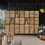Ξενοδοχείο Moxy 3*