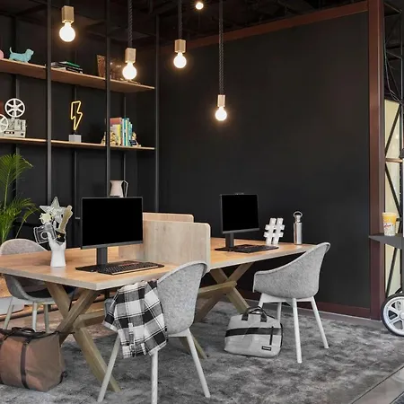 Moxy Hotel 3*