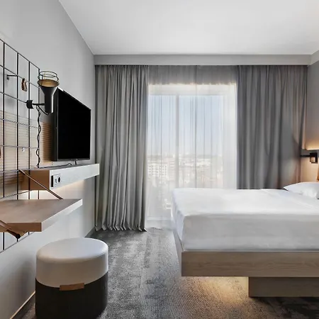 Moxy Hotel 3*