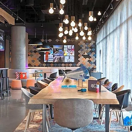 Moxy Hotel 3*