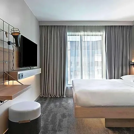 Moxy Hotel 3*