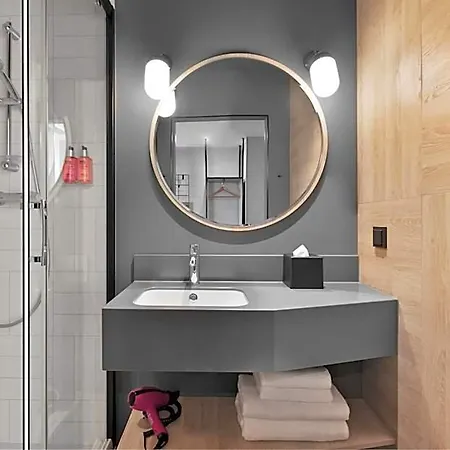 Moxy 3*